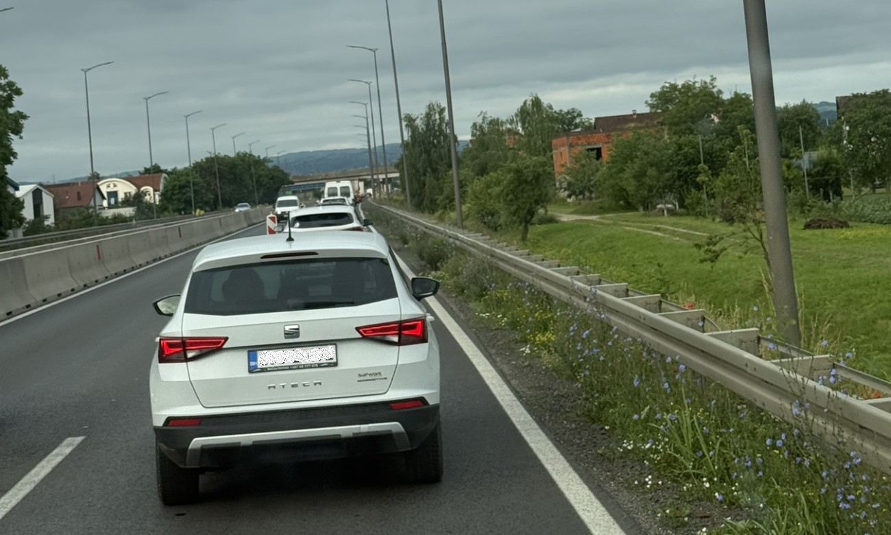 Brza cesta Laktaši – Banjaluka se samo tako zove: Kilometarske kolone i potpuni kolaps u oba smjera