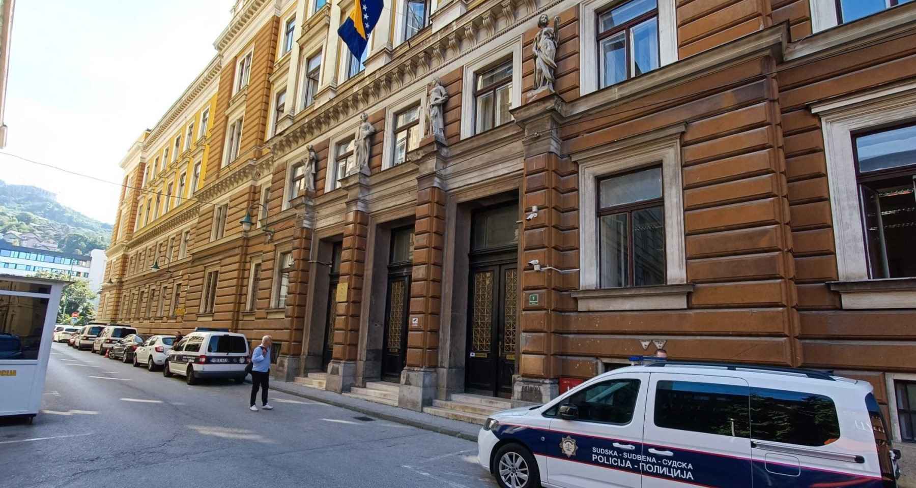Potvrđena optužnica: Hadžijusufović vršio psihičko nasilje nad muškarcem