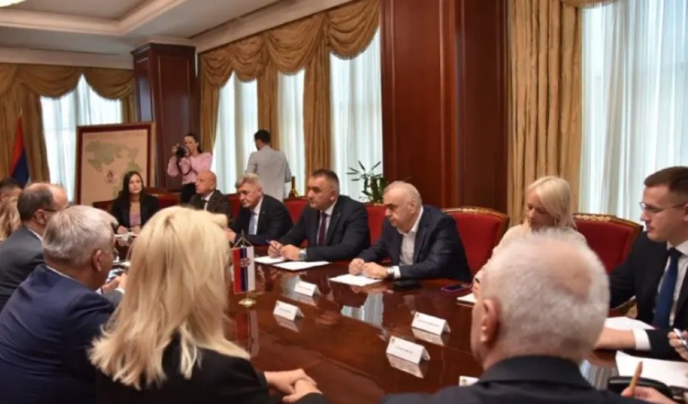 Dvojica premijera “oči u oči”: Minić na sastanku sa Macutom u Banjaluci