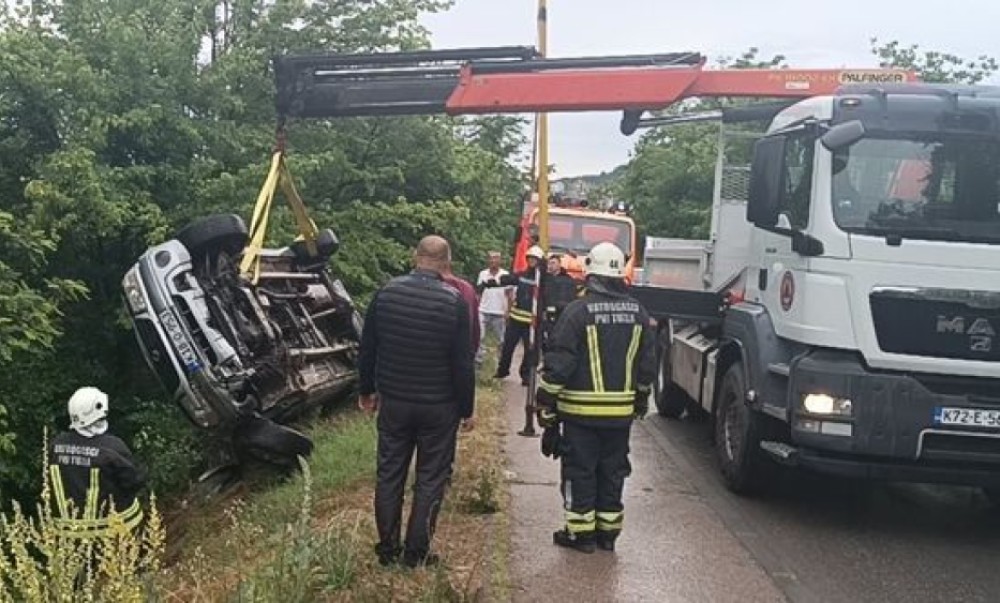Nesreća u BiH: Automobil sletio u provaliju, povrijeđena jedna osoba