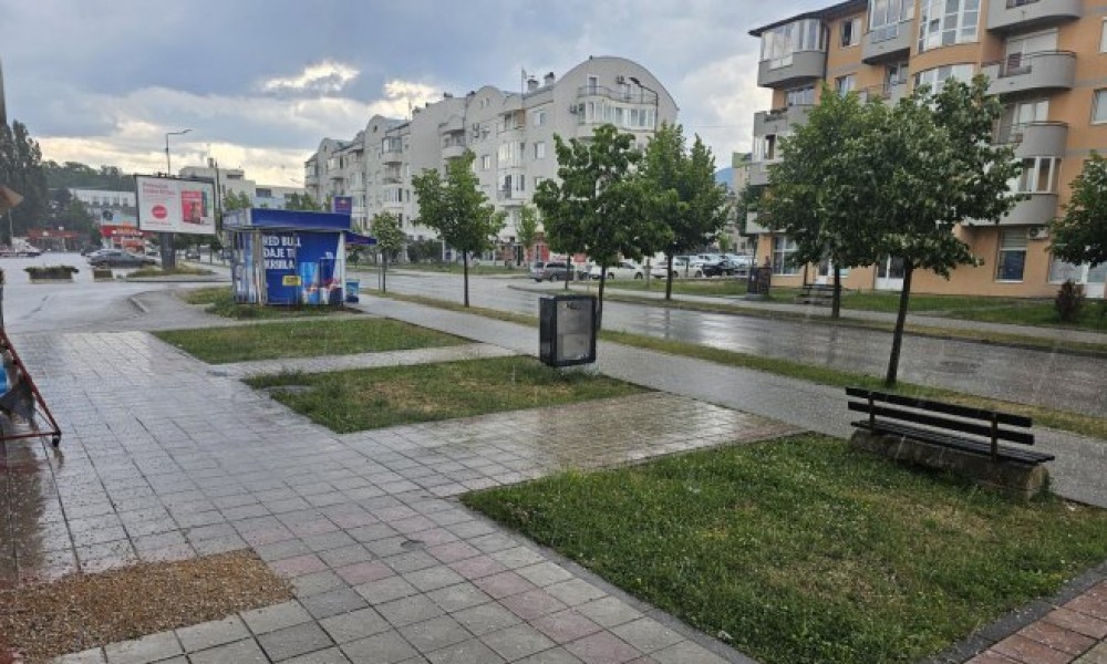 Grad prekrio ulice: Јako nevrijeme u Istočnom Novom Sarajevu i Istočnoj Ilidži
