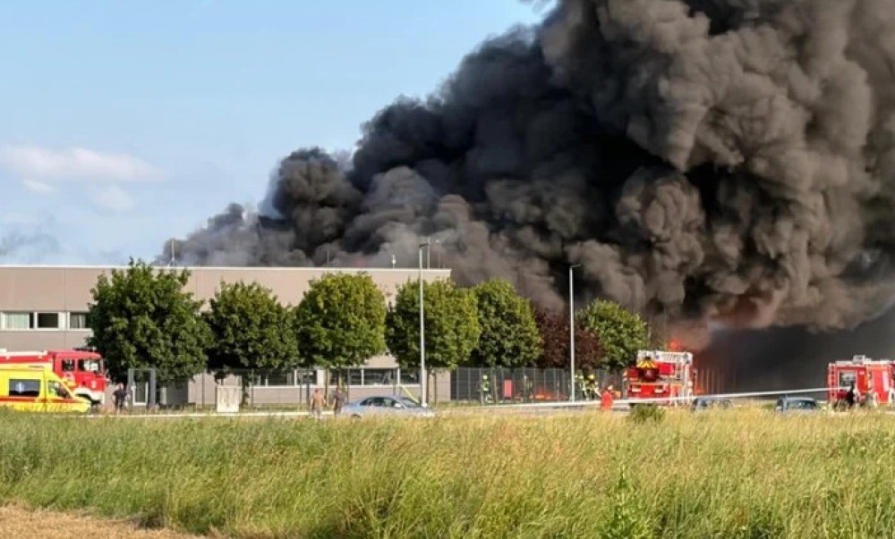 Na terenu sve hitne službe: Gori fabrika namještaja u Hrvatskoj