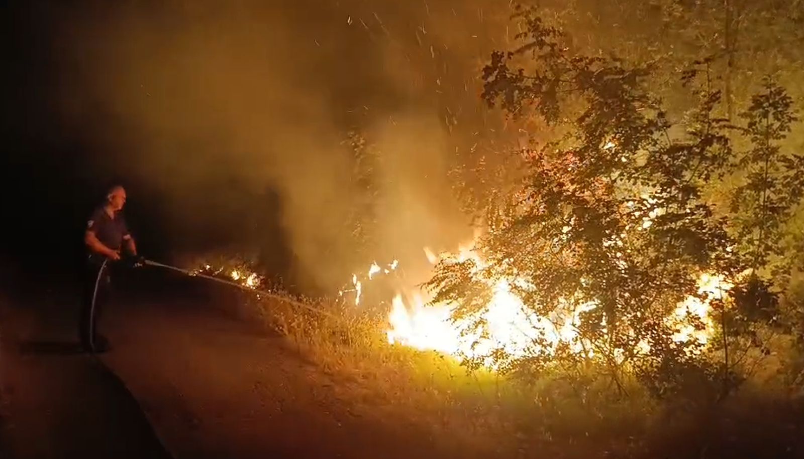 Požar u Popovom Polju: Vatra se proširila prema selima Sedlari, Grmljani, Poljice