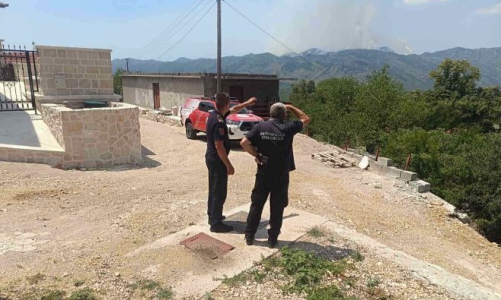 Požar kod Trebinja i dalje aktivan: Teren nepristupačan i teže se gasi