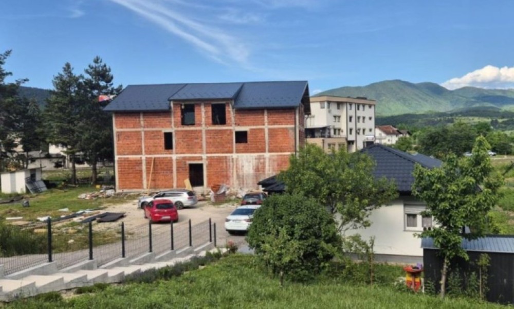 Preko puta opštine nikla zgrada bez dozvole za gradnju! Prole: Nije tačno ništa od toga