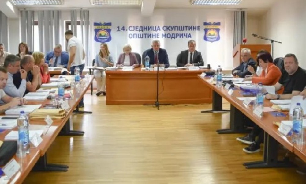 Prekinuta sjednica SO Modriča: Radulović ostao bez većine, nema podršku PDP