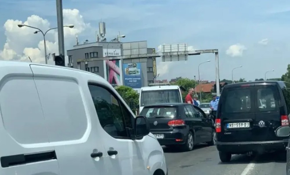 Sudar tri automobila u Banjaluci: U jednom vozilu bila i beba