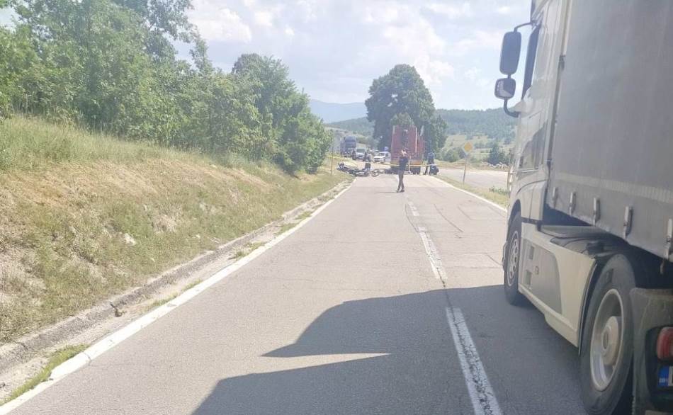 Užas kod Drvara: Čehinja (24) motociklom podletjela pod kamion i stradala na licu mjesta