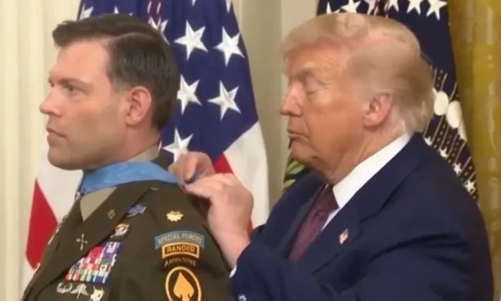 Nespretan potez američkog predsjednika: Kopča Trampu zadala glavobolju VIDEO