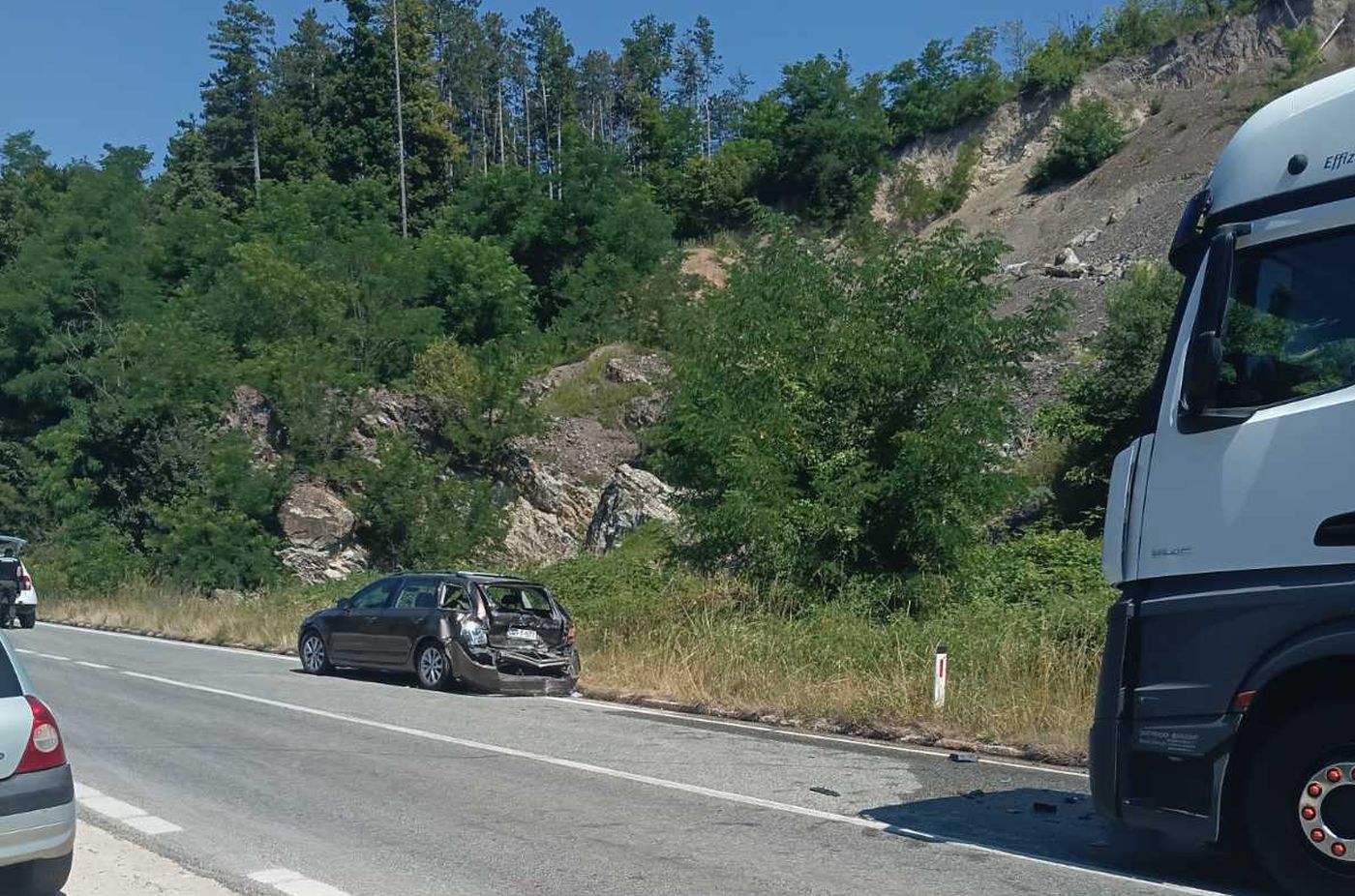 Težak udes kod Ribnika: Više lica povrijeđeno u sudaru kamiona i automobila FOTO