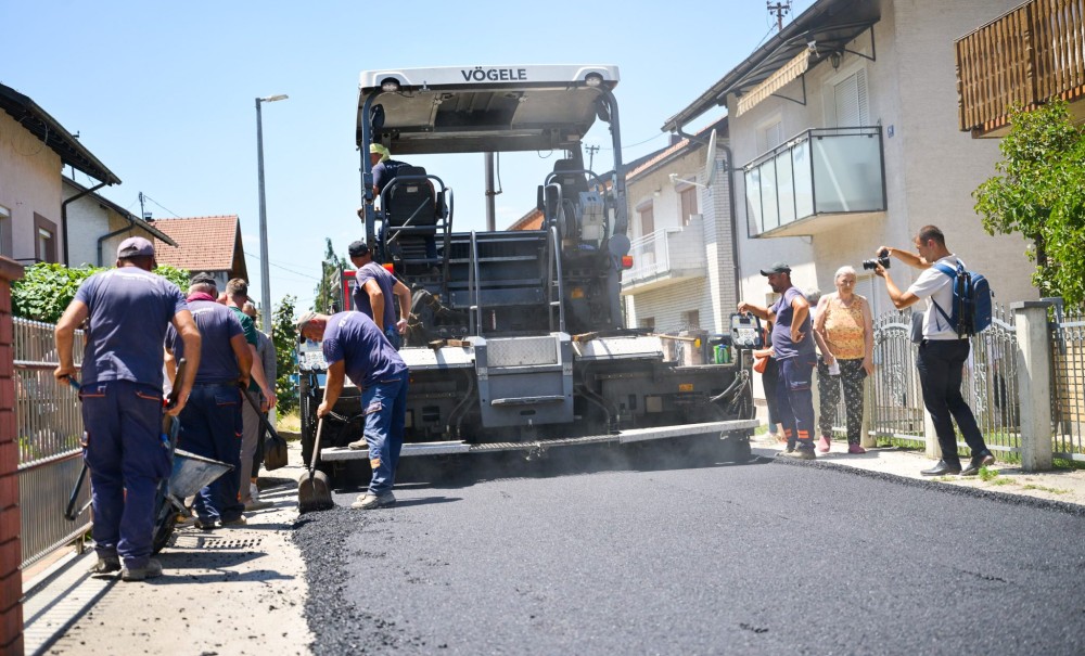 U toku asfaltiranje ove banjalučke ulice: “U ovaj projekat ulažemo 200 hiljada KM”