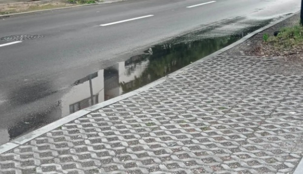 Kiša već otkrila propuste na novom asfaltu: Ulica u Banjaluci pod vodom FOTO