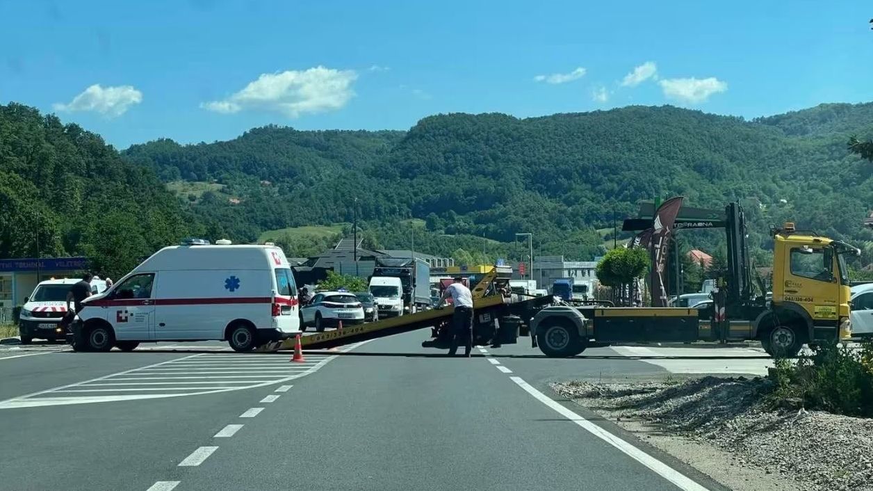 Težak udes na magistrali: Povrijeđeni pacijent i vozač Hitne pomoći
