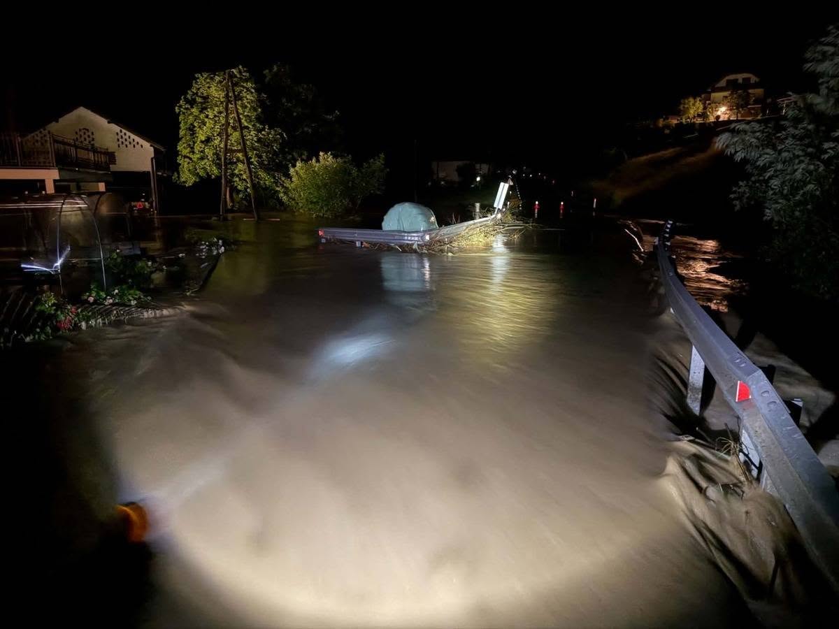 Aktivirano oko 50 klizišta: Snažno nevrijeme pogodilo Sloveniju FOTO
