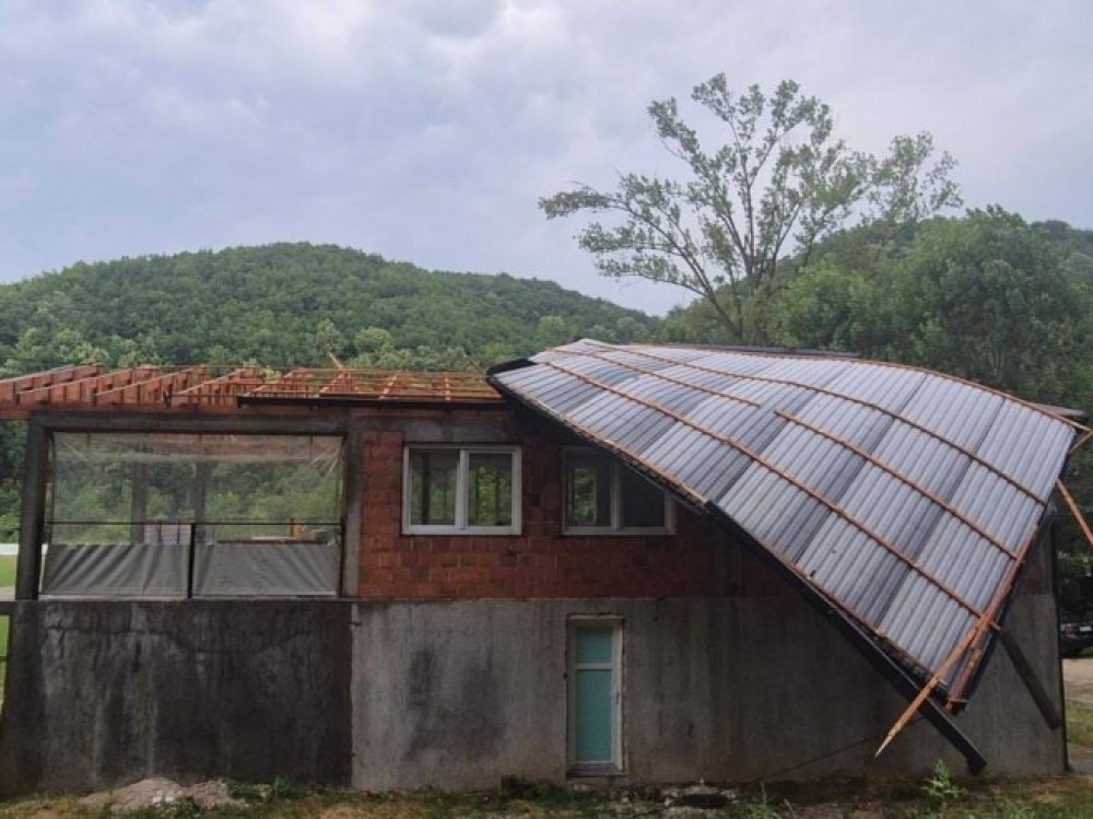 Nevrijeme u Zvorniku: Grad i jak vjetar izazvali kvarove na mreži i materijalnu štetu