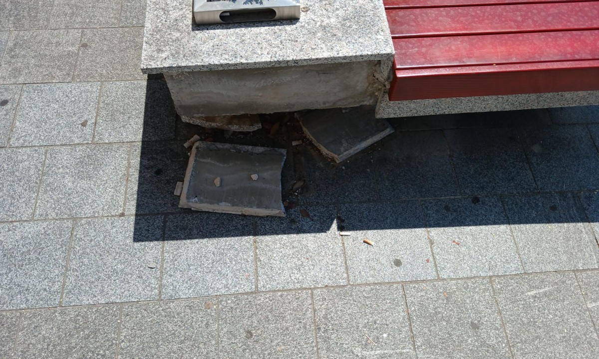 Ima li kraja u centru Banjaluke?! Stigle nove daske, beton i dalje visi FOTO