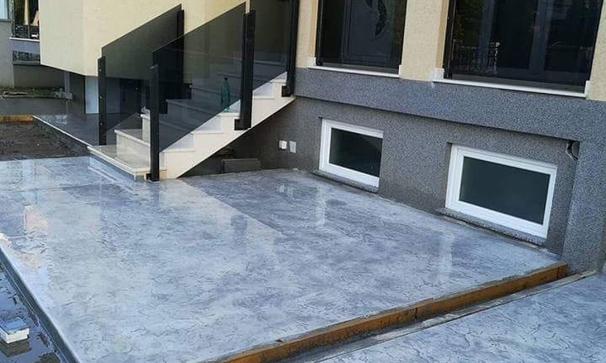 Estetika i dugovječnost pred kućnim pragom: Evo zašto su Banjalučani “poludjeli” za štampanim betonom FOTO