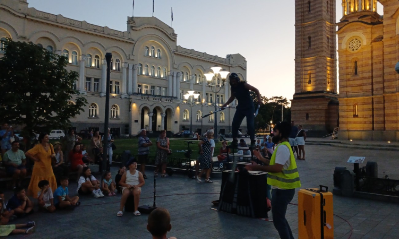 ​Magija na ulicama: Akrobate spektakularnim nastupom očarale Banjalučane FOTO/VIDEO