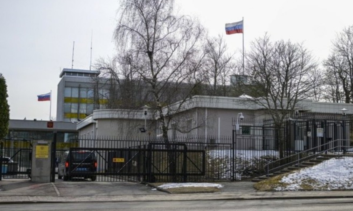 Napad na rusku ambasadu u Stokholmu: Dronom bačena crvena farba