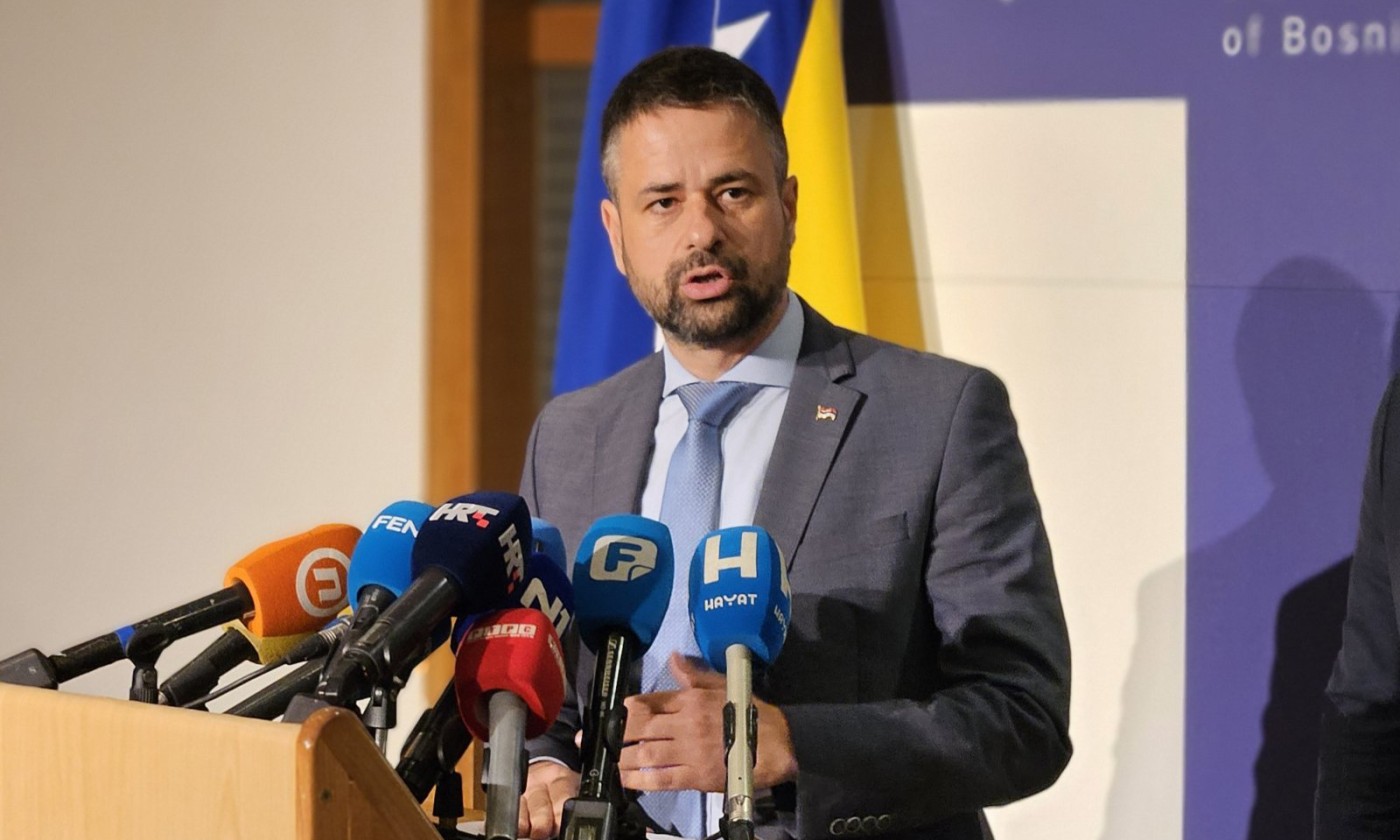 Amidžić reagovao na Vukovićeve izjave: Može objašnjavati kolut naprijed, ali ne i budžet
