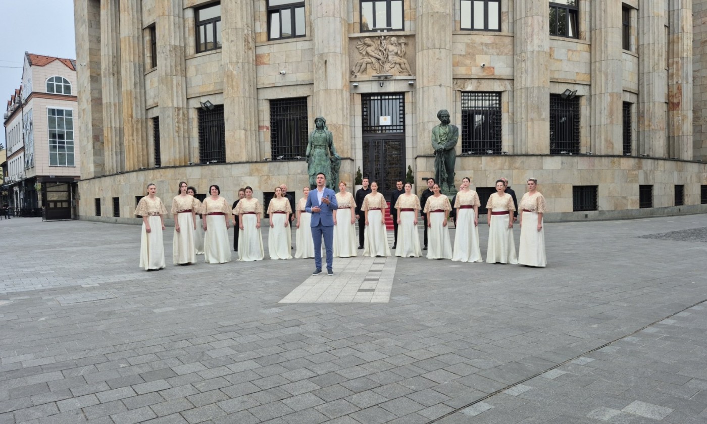 Četiri nove pjesme i prije premijere: Ovako poznati horisti nastupaju u centru Banjaluke FOTO/VIDEO