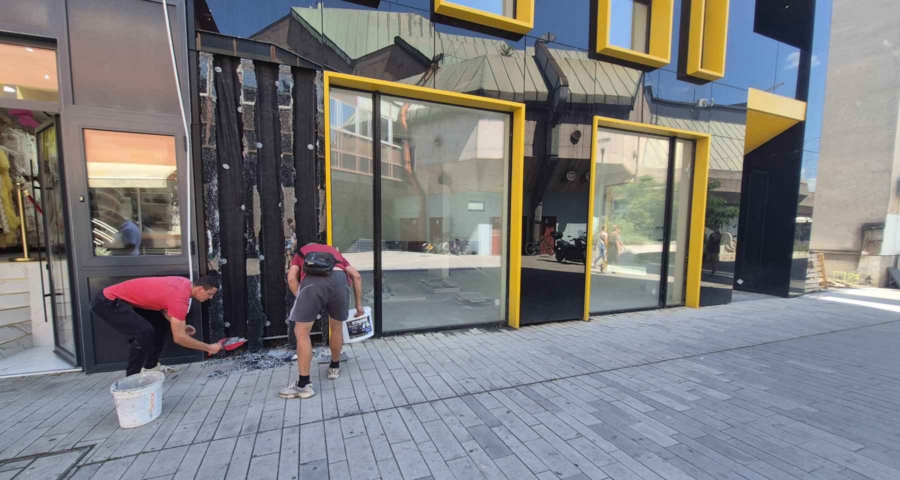 Rasulo se staklo na banjalučkom šetalištu: Šta se dogodilo na zgradi koja još nije ni “proradila” FOTO