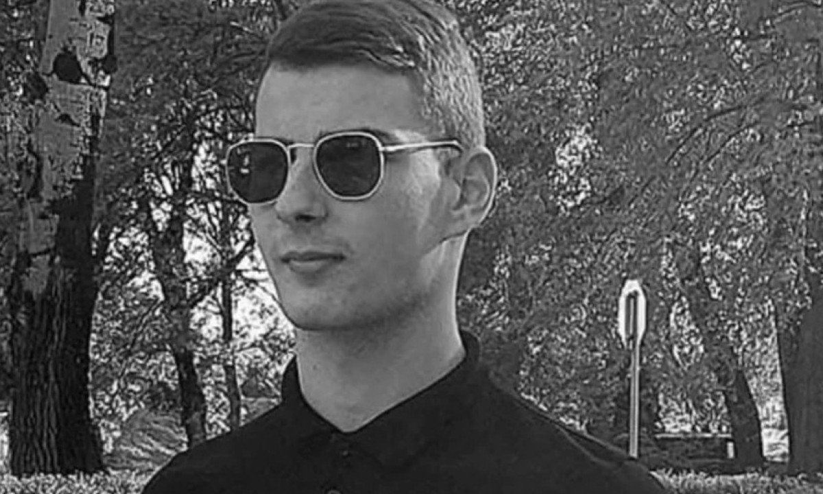 „Pamtićemo ga po osmijehu i dobroti“: Porodica, prijatelji i kolege ispratili na vječni počinak mladog policajca Bogdana Tufegdžića