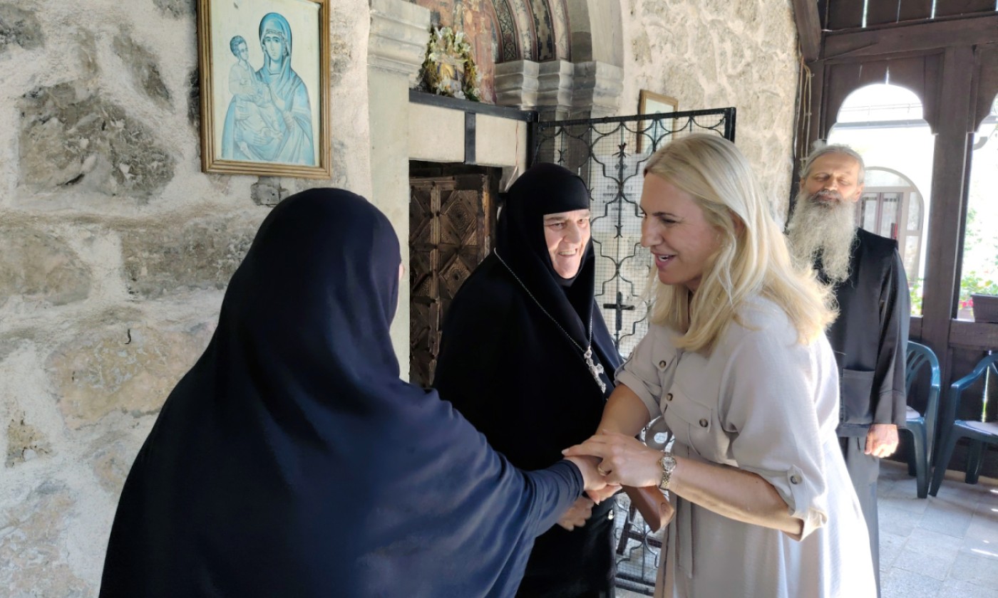 Skriveni dragulj kod Šekovića: Cvijanovićeva posjetila manastir Lovnica