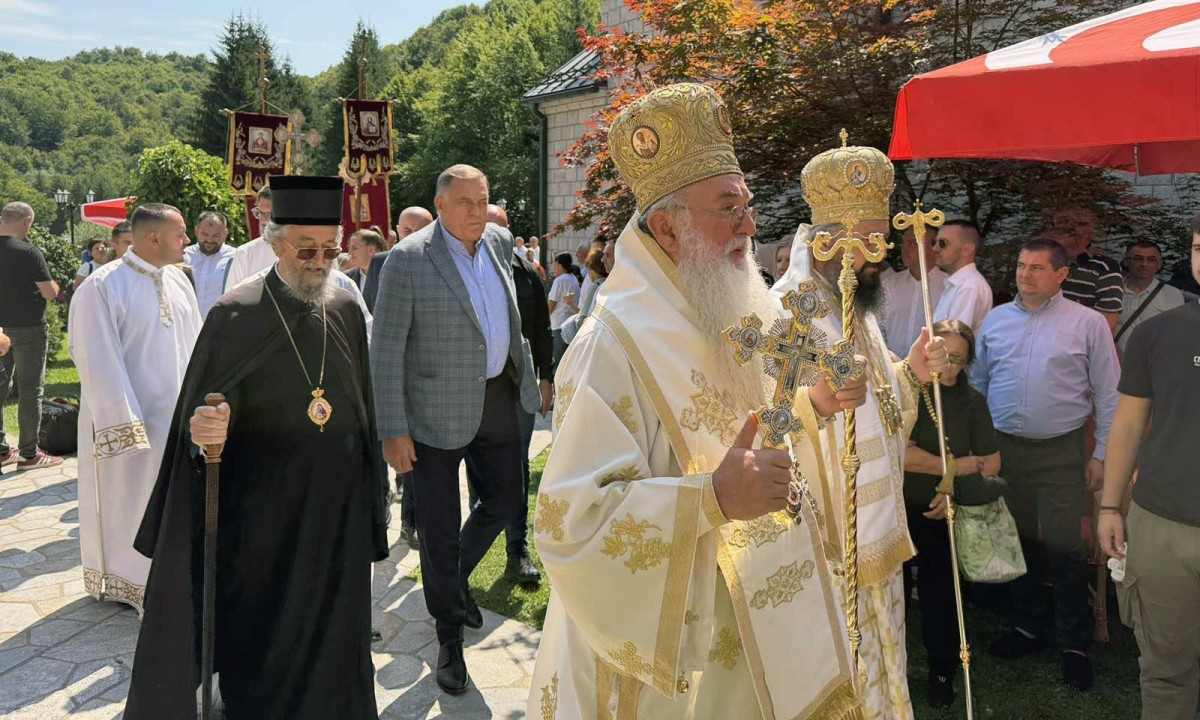 Veliki praznik u manastiru Stuplje: Dodik u litiji sa mitropolitom Jefremom