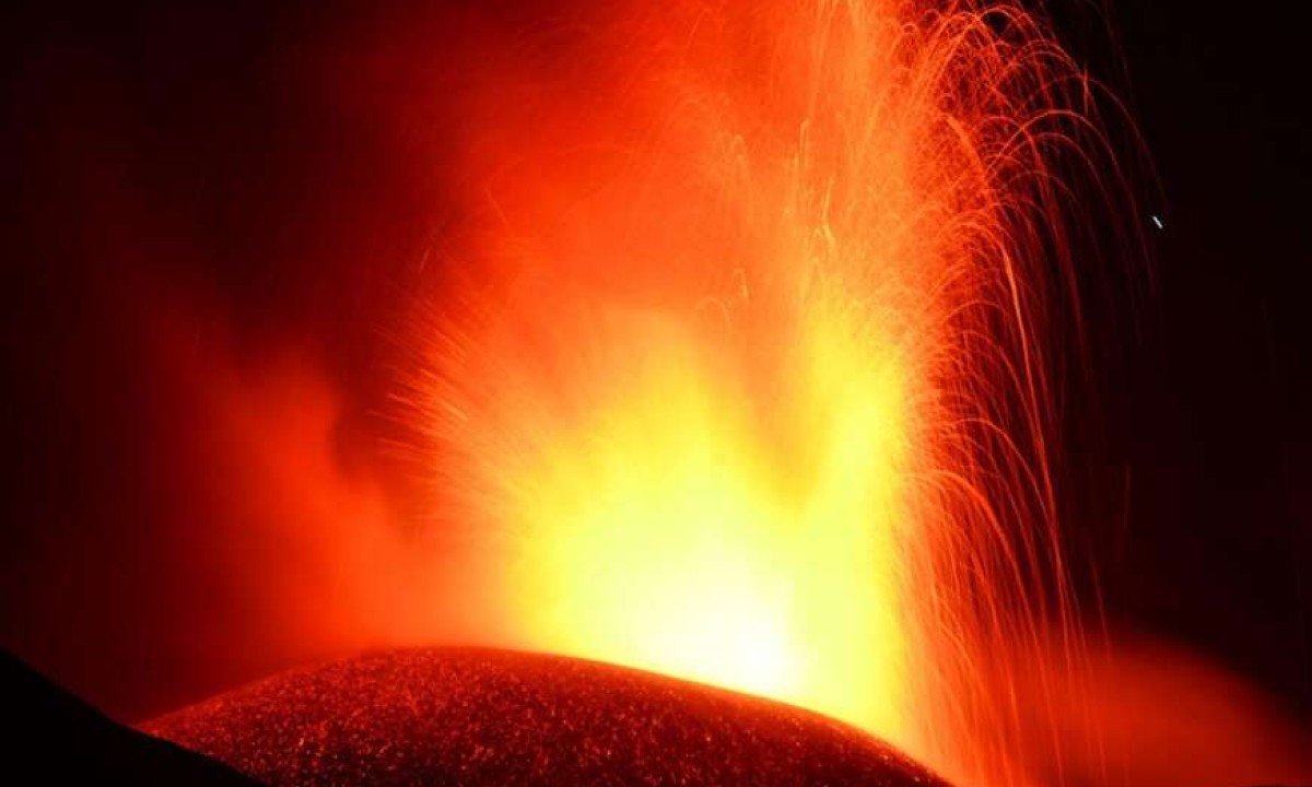Etna eruptirala sa oblakom od sedam kilometara: Evo dokle je stigao pepeo VIDEO