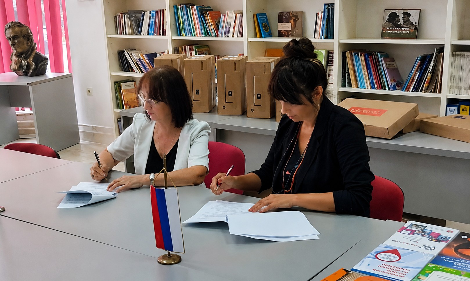 ​Nova era učenja ruskog jezika: U škole u Srpskoj stižu laptopovi, interaktivne table i novi udžbenici FOTO
