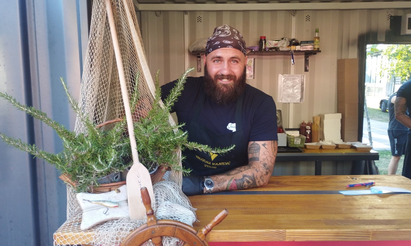 Od Survivora do Banjaluke: Kaleb doveo “Kužinu Južinu” i ostao bez teksta FOTO