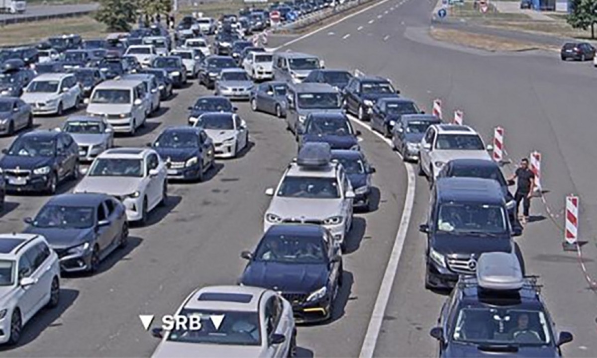 Haos na putevima u Hrvatskoj: Kilometarske kolone prema moru i na graničnim prelazima