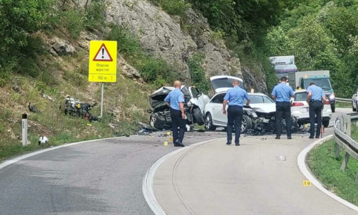 Sudar tri automobila i motocikla u Krupi na Vrbasu: Petoro povrijeđenih