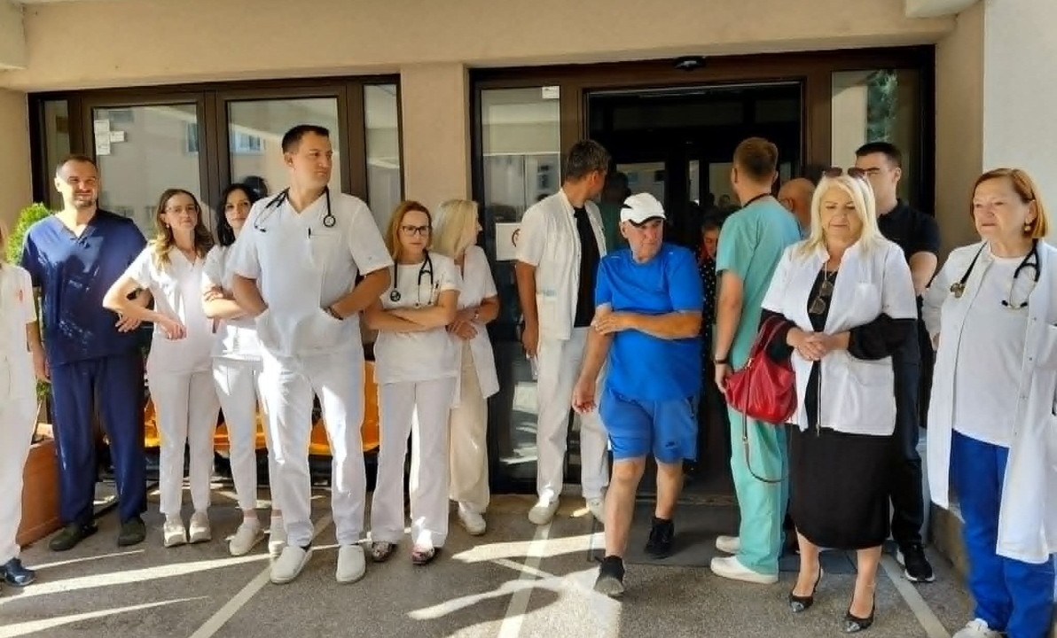 Drama u Livnu: Odjeli ostali bez ljekara, 23 doktora skinula mantile
