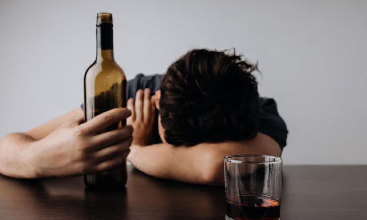Ne čekajte da alkoholičar dotakne dno! Banjalučki stručnjaci objasnili kako pomoći onome ko odbija liječenje FOTO
