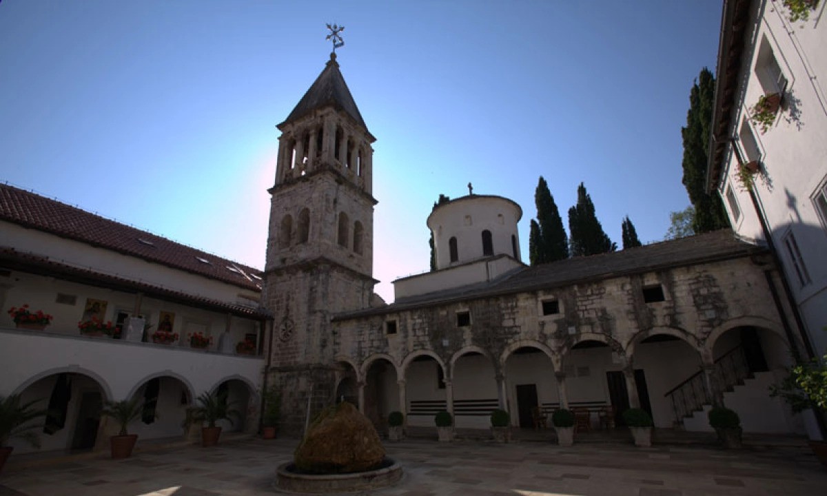 Jedan od najznačajnijih srpskih manastira van Srbije: Ova svetinja vijekovima privlači vjernike