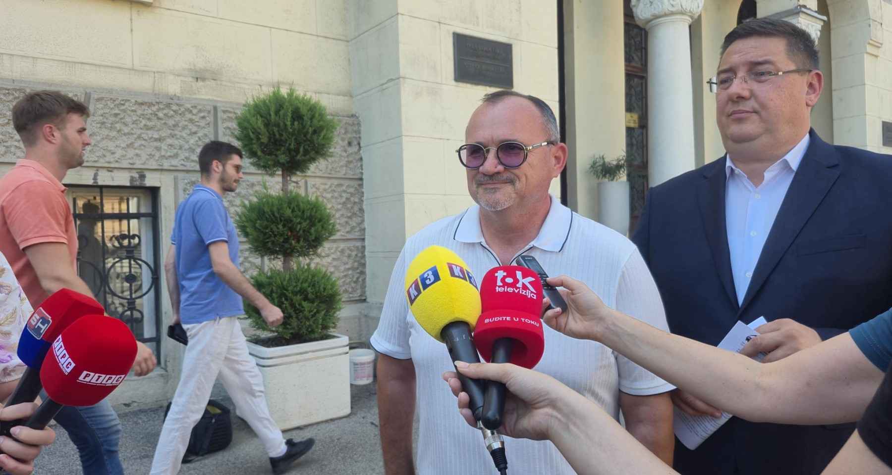 Depot ispred Gradske uprave: Bez Grada ništa ne možemo da riješimo FOTO