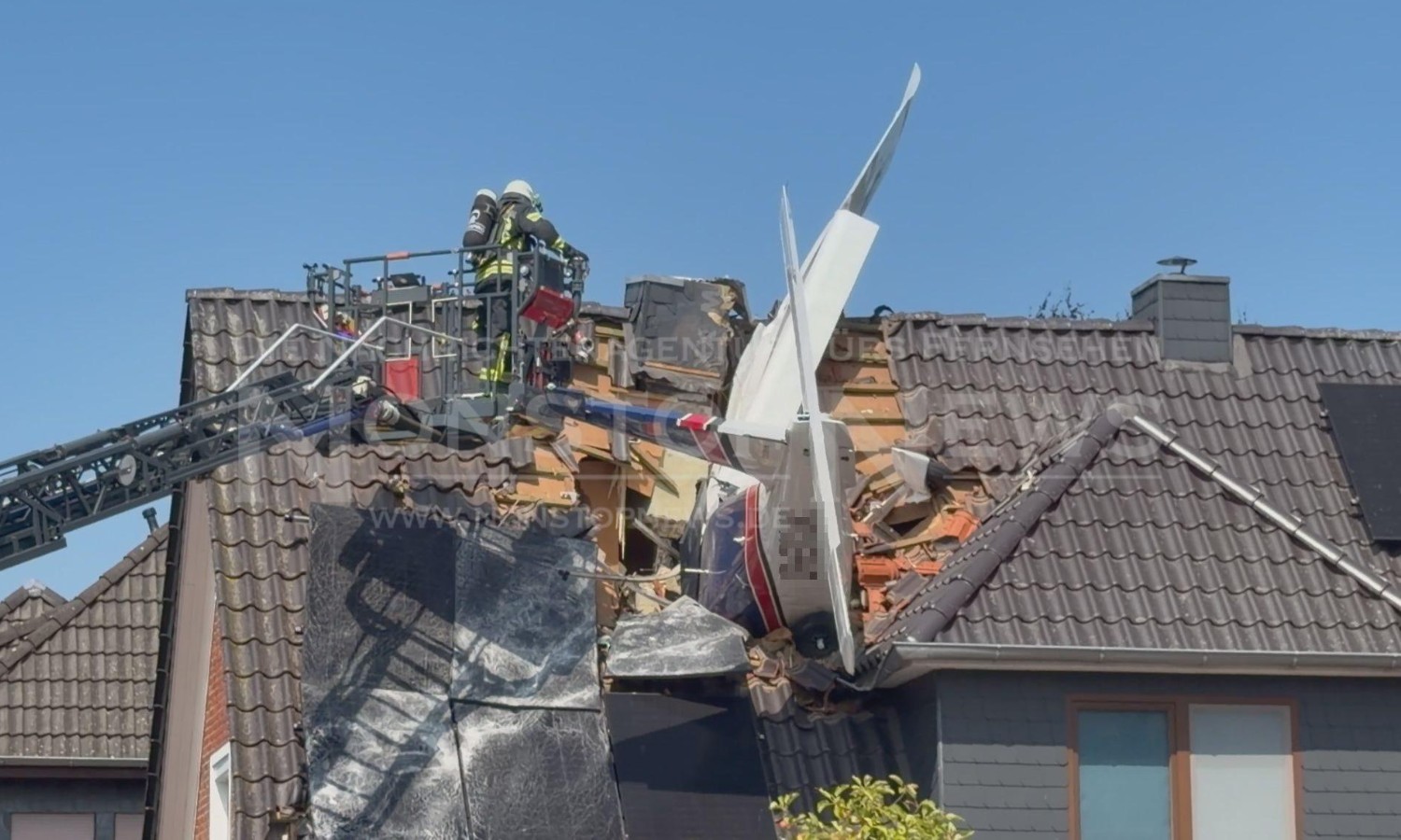 Tragedija u Njemačkoj: Avion se srušio na kuću, najmanje jedna osoba poginula VIDEO