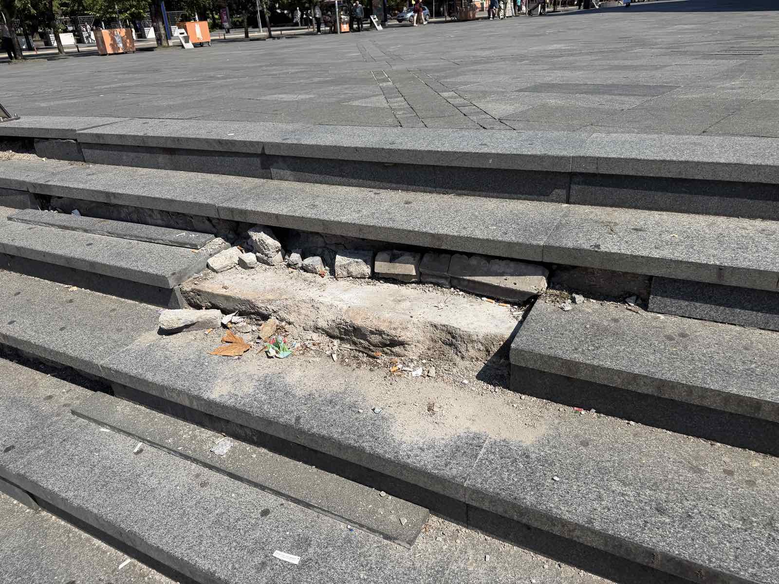 Korak do pada u centru Banjaluke: Iz Grada ni odgovor, a kamoli popravka FOTO