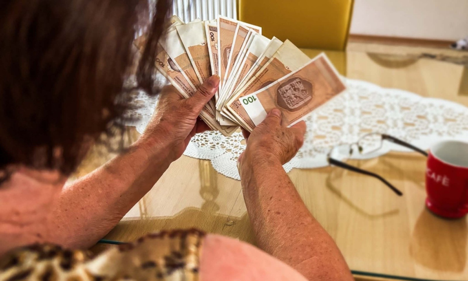 Penzije poznate do posljednje marke: Evo koliko građana prima četvorocifreni ček FOTO