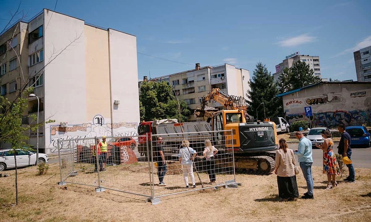 U Banjaluci počelo postavljanje podzemnih kontejnera: Prvi stigli u Ulicu Majke Knežopoljke