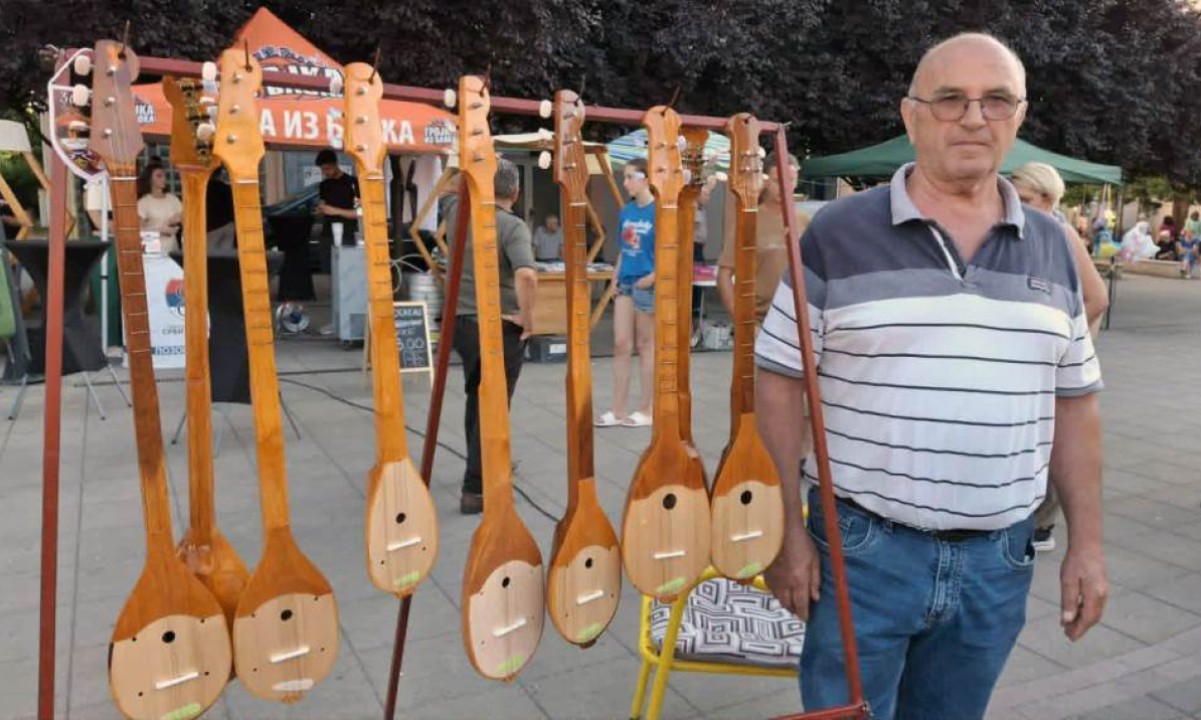 Čuvar tradicije iz Prijedora: Rade Starčević bez mašina stvara tambure koje obilaze svijet