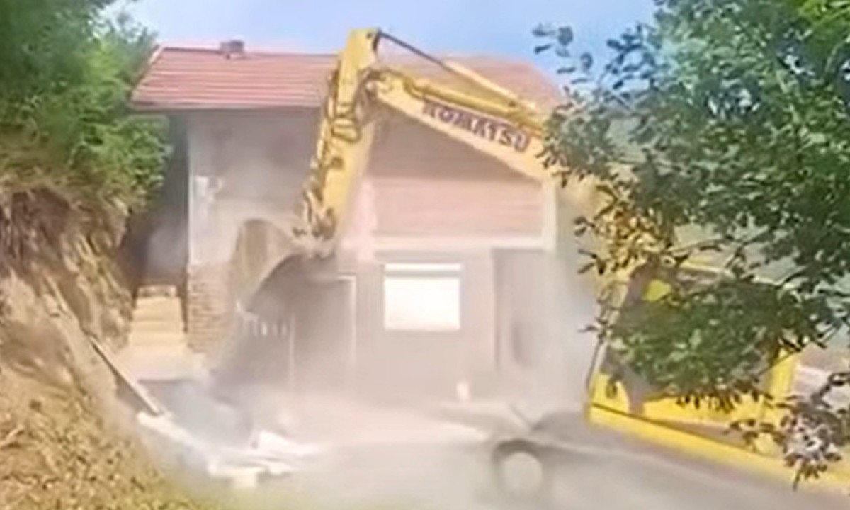 Počelo rušenje vikendica na Kosmetu: Najmanje deset u vlasništvu Srba VIDEO