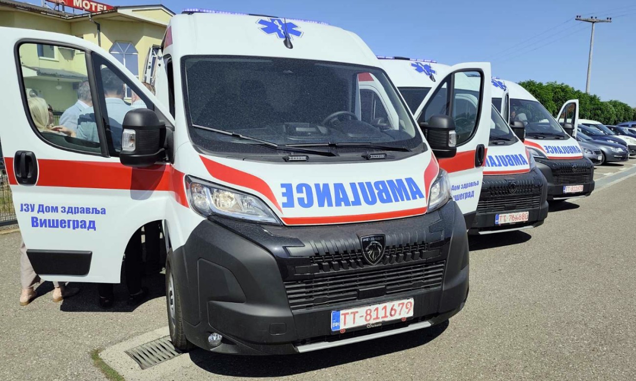 Velika donacija iz Kanade: Uručena sanitetska vozila za Nevesinje, Višegrad i Pale FOTO
