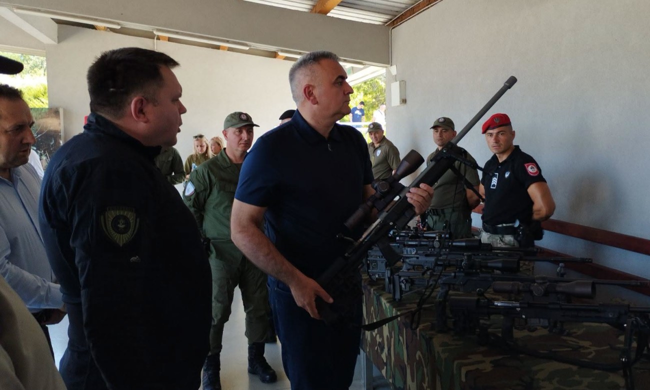 Minić u Zalužanima: Promovisana prva snajperska puška razvijena u Srpskoj FOTO