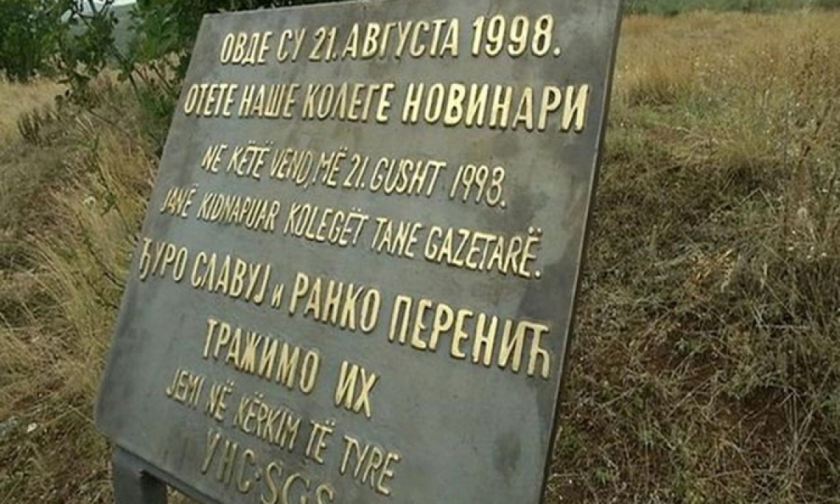 Tragedija bez kraja: Spomen-ploča otetim novinarima na Kosmetu srušena po deveti put