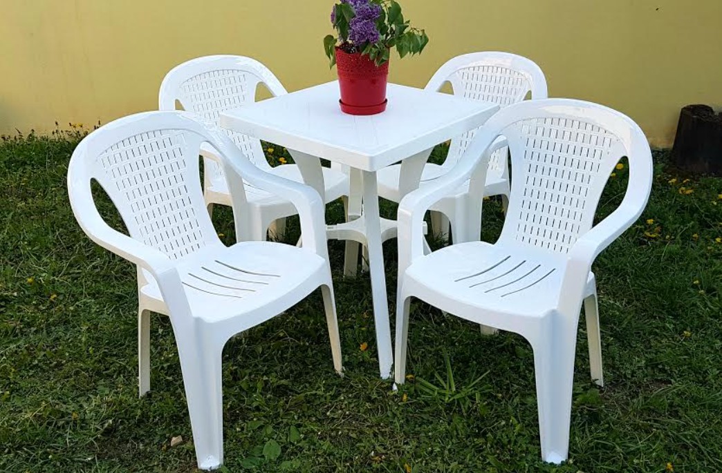 Potrebna su samo dva sastojka: Plastične stolice će blistati kao nove