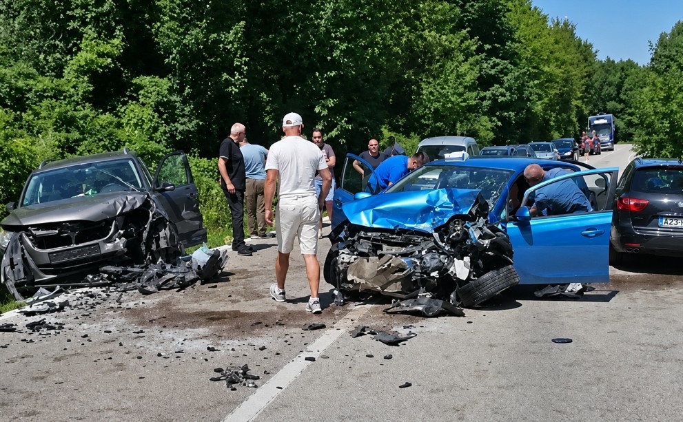 Horor na magistrali: U sudaru tri vozila jedna osoba preminula