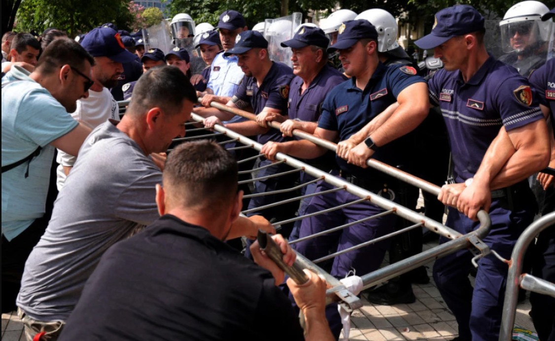 Haos u Tirani: Protesti protiv Rame eskalirali, ima povrijeđenih i uhapšenih